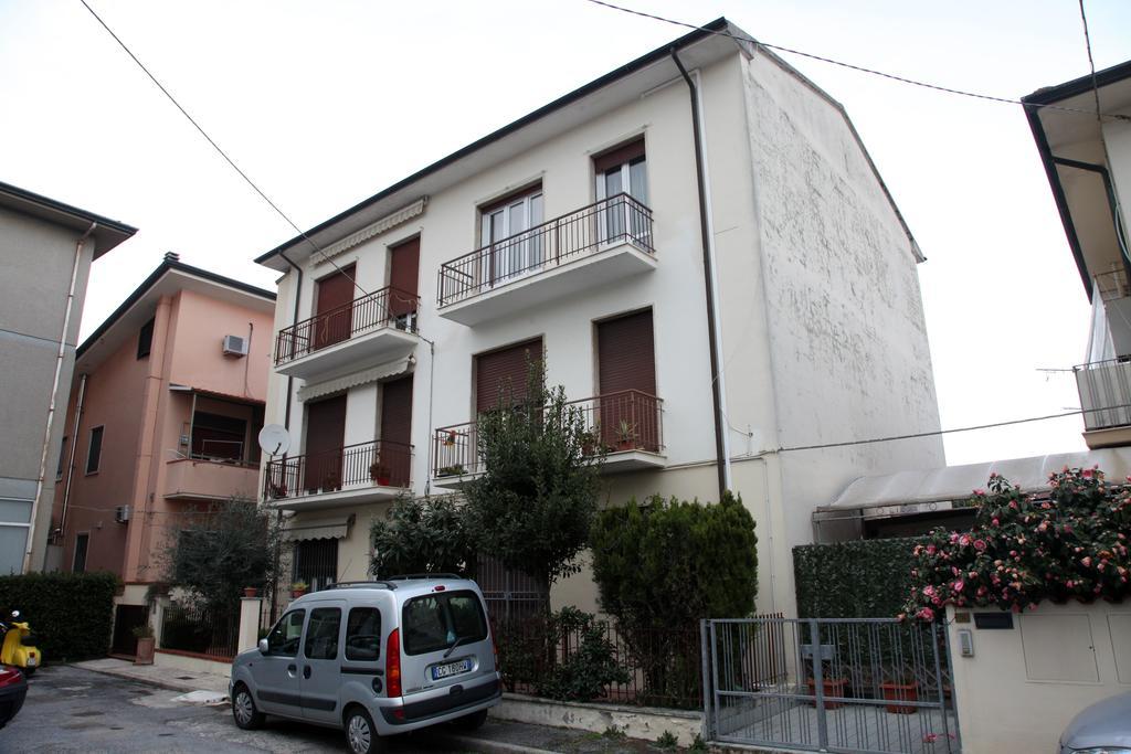 Apartamento A Casa Di Simone A Viareggio Exterior foto